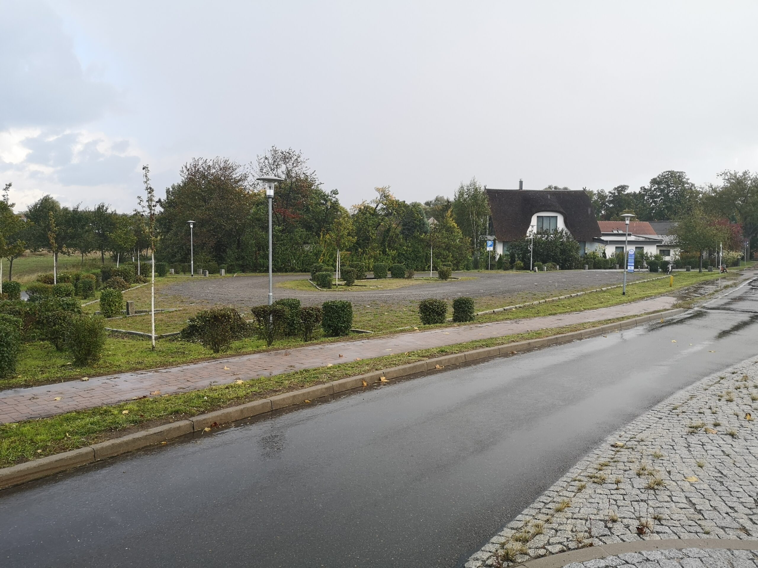 Parkplatz im Dorfzentrum